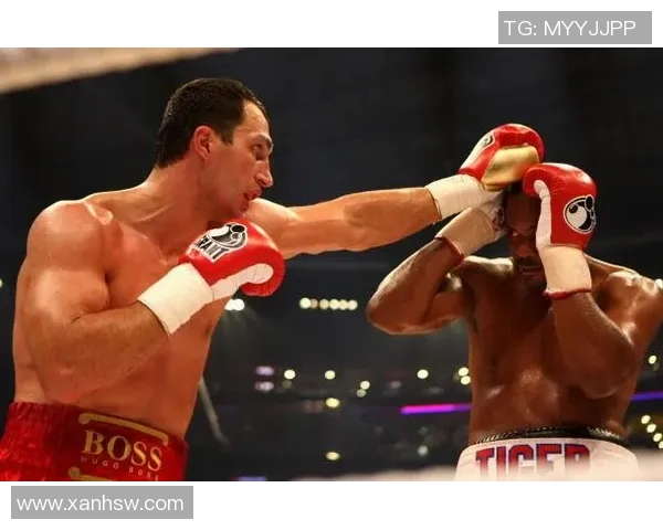 托尼汤普森与小的巅峰对决谁能胜出引发拳击界热议